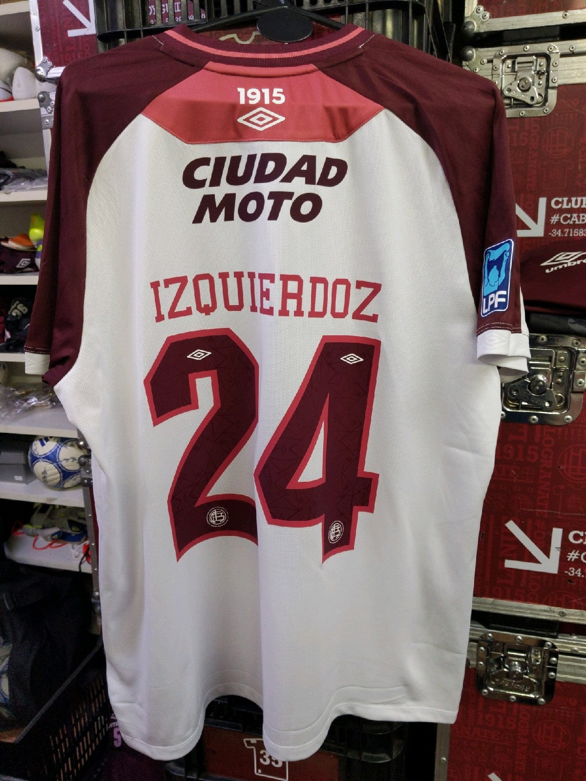 Carlos Izquierdoz vs Riestra